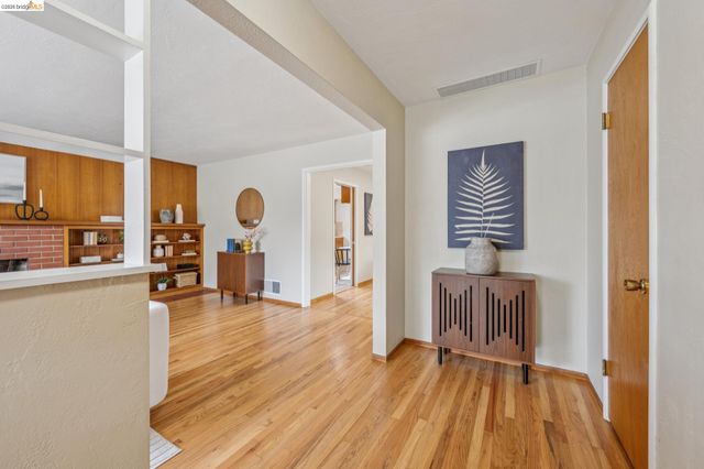 871 Joaquin Ave, San Leandro, CA 94577