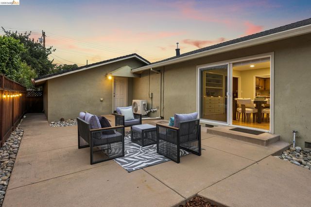 871 Joaquin Ave, San Leandro, CA 94577