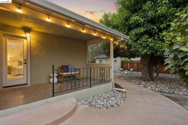 871 Joaquin Ave, San Leandro, CA 94577