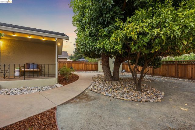 871 Joaquin Ave, San Leandro, CA 94577