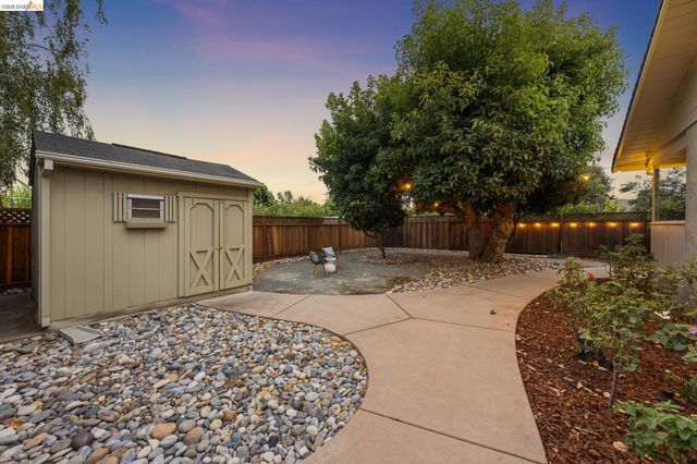 871 Joaquin Ave, San Leandro, CA 94577