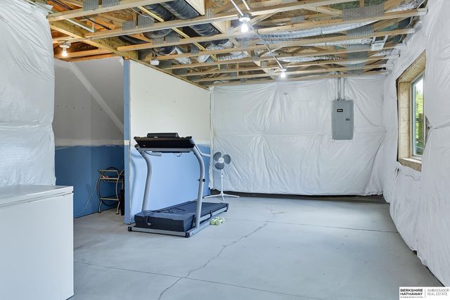 7509 N 142 Street, Omaha, NE 68142