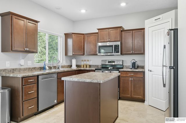 7509 N 142 Street, Omaha, NE 68142