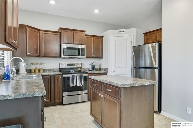 7509 N 142 Street, Omaha, NE 68142