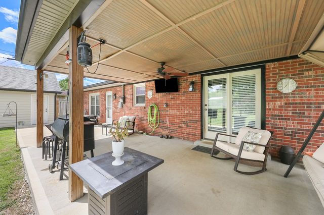 282 S Eagle Creek Drive, Lexington, KY 40515