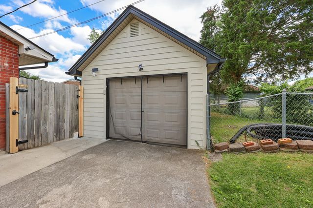 282 S Eagle Creek Drive, Lexington, KY 40515
