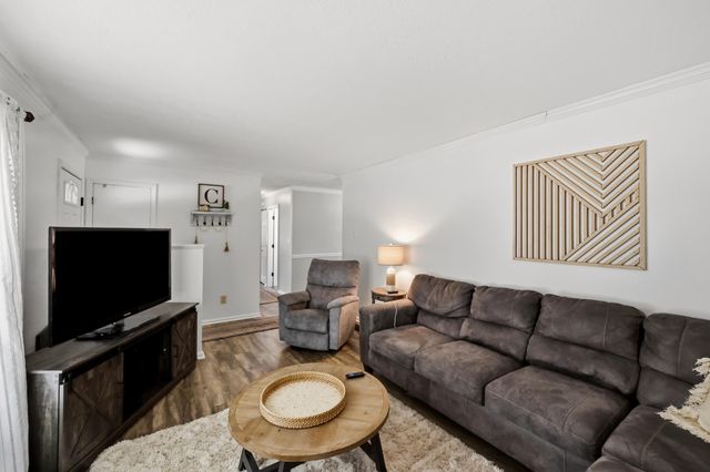 282 S Eagle Creek Drive, Lexington, KY 40515
