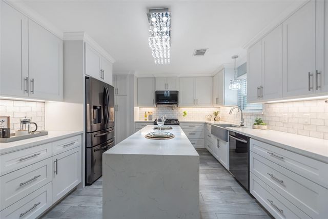 16918 Lighthouse View Drive, Friendswood, TX 77546