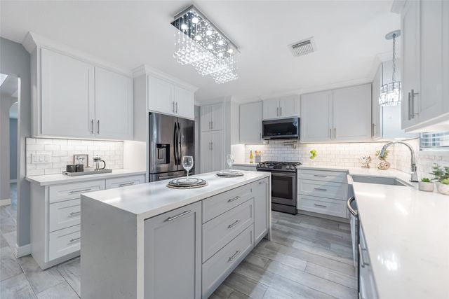 16918 Lighthouse View Drive, Friendswood, TX 77546