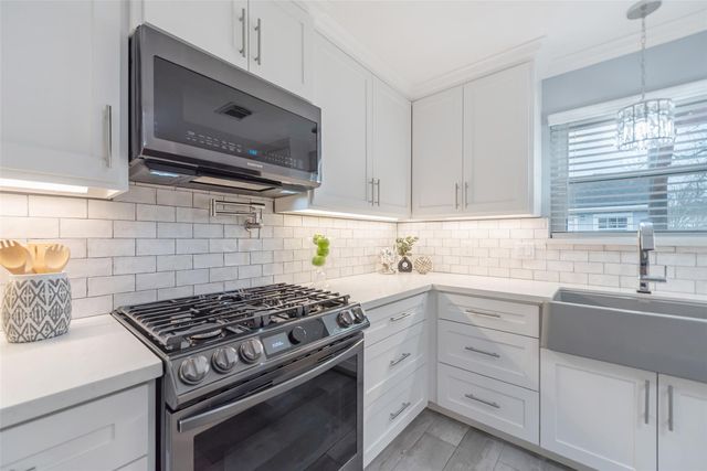 16918 Lighthouse View Drive, Friendswood, TX 77546