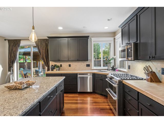 22248 Sw SMITH Ave, Sherwood, OR 97140