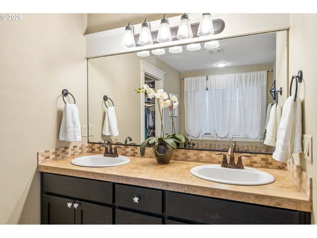 22248 Sw SMITH Ave, Sherwood, OR 97140