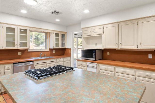 6308 NW 62nd Circle, Oklahoma City, OK 73122