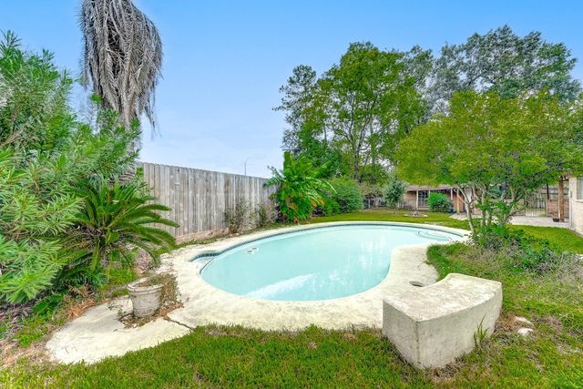 1130 Old Mill Lane, Houston, TX 77073