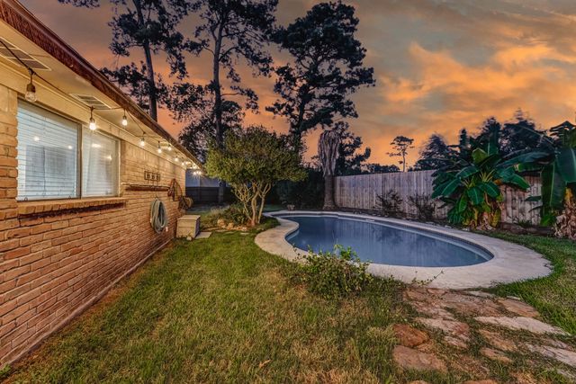1130 Old Mill Lane, Houston, TX 77073