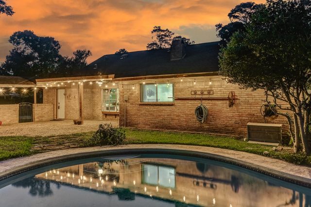 1130 Old Mill Lane, Houston, TX 77073