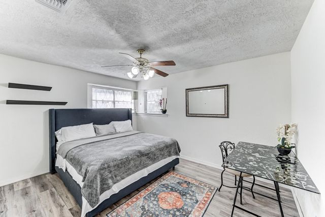 1130 Old Mill Lane, Houston, TX 77073