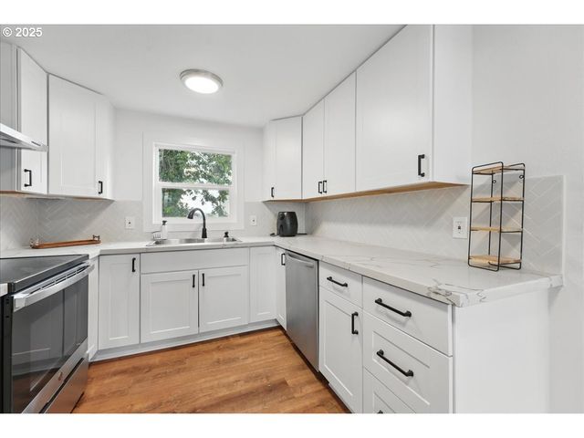 4711 ALDER St, West Linn, OR 97068