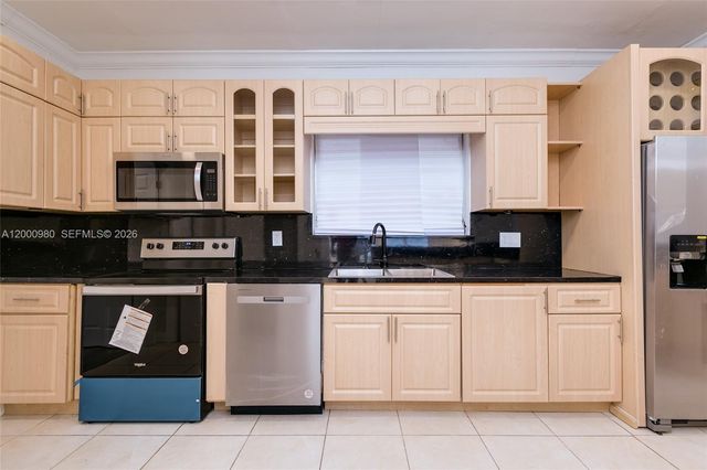 840 NE 182nd Ter, North Miami Beach, FL 33162