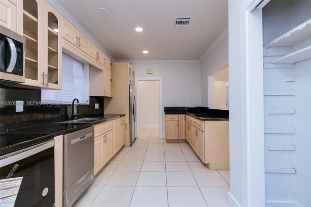 840 NE 182nd Ter, North Miami Beach, FL 33162