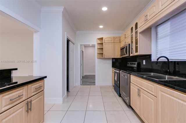 840 NE 182nd Ter, North Miami Beach, FL 33162