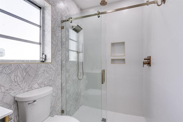 840 NE 182nd Ter, North Miami Beach, FL 33162