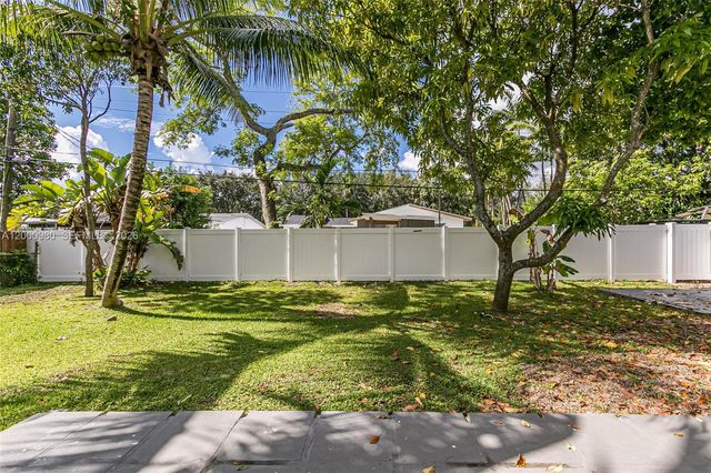 840 NE 182nd Ter, North Miami Beach, FL 33162