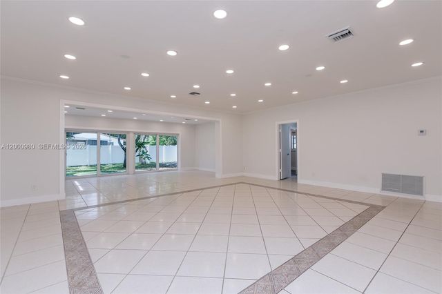 840 NE 182nd Ter, North Miami Beach, FL 33162