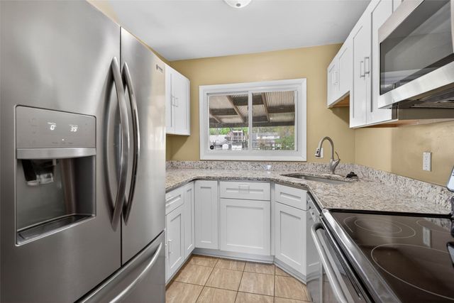 1501 Carrie Avenue, Des Moines, IA 50315