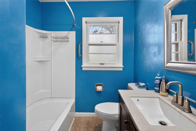 1501 Carrie Avenue, Des Moines, IA 50315