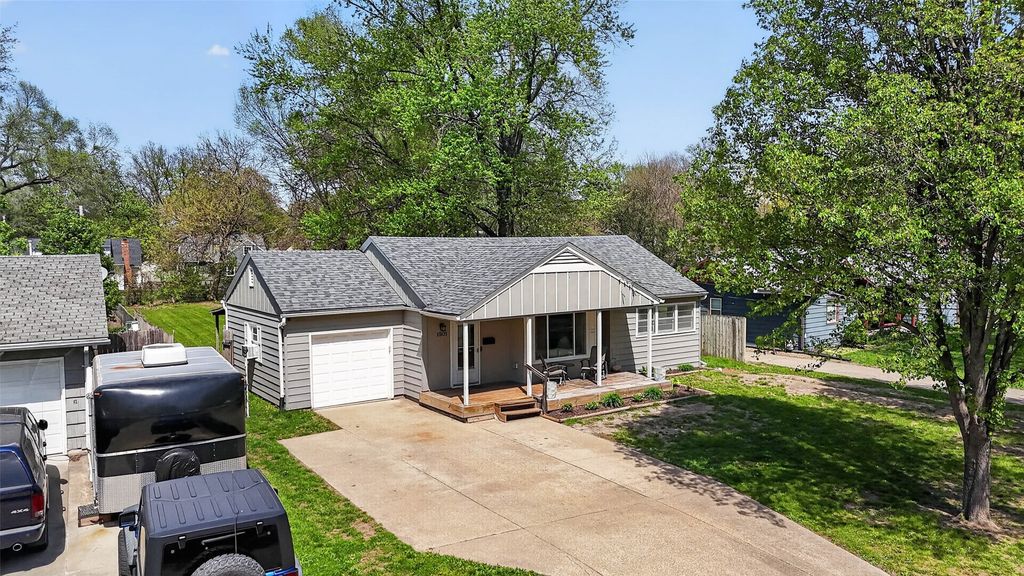 1501 Carrie Avenue, Des Moines, IA 50315