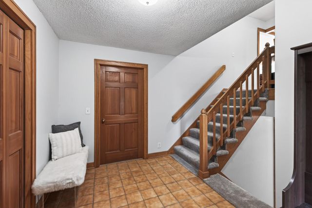 23045 Plateau Drive, Lakeville, MN 55044
