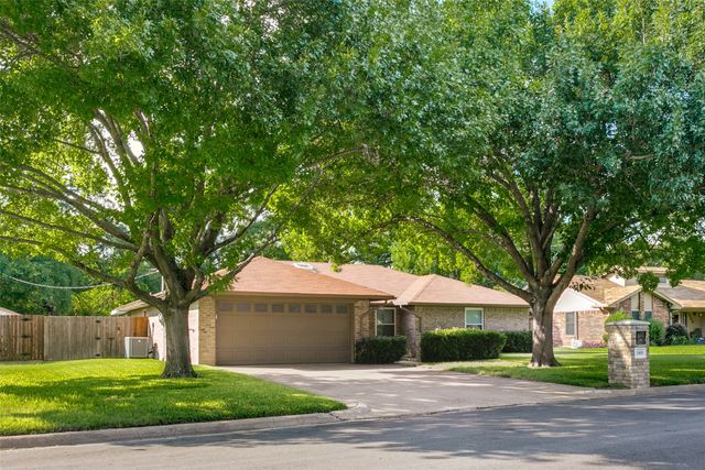 1805 Timbercreek Road, Benbrook, TX 76126