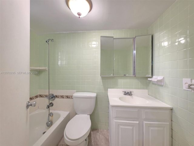 10905 N Kendall Drive 410, Miami, FL 33176