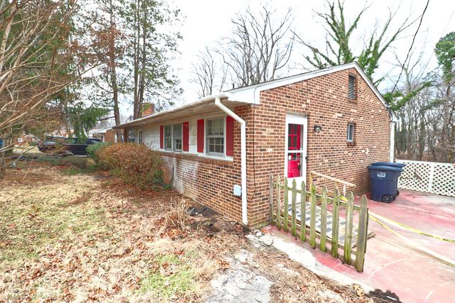 4504 Stonewall RD, Roanoke, VA 24017