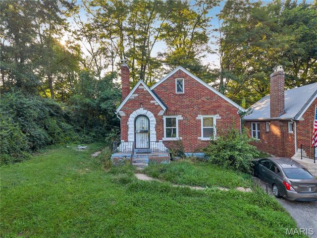 4207 Colonial Avenue, Northwoods, MO 63121