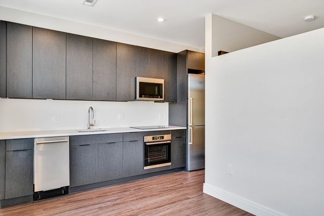 99 Sumner 203, Boston, MA 02128