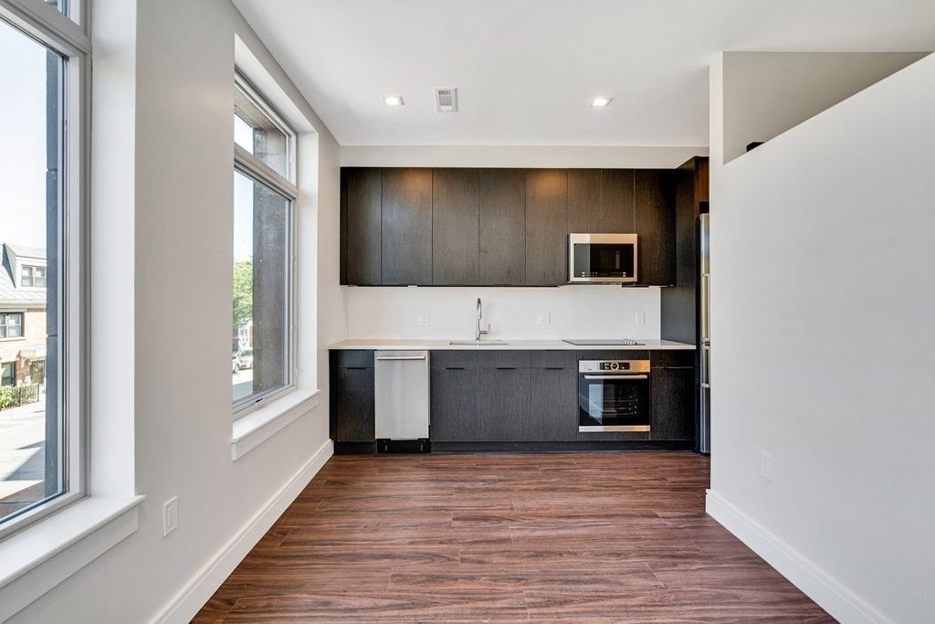 99 Sumner 203, Boston, MA 02128