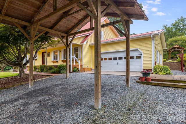 53 Armstrong Road, Etowah, NC 28729