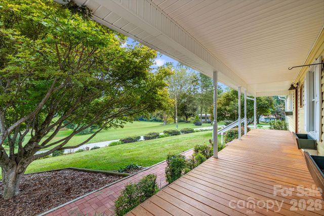 53 Armstrong Road, Etowah, NC 28729