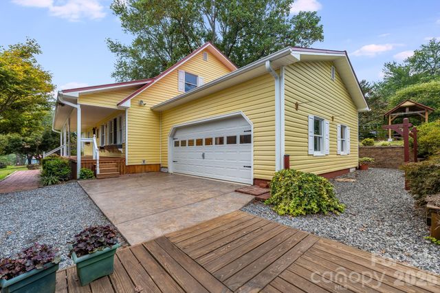 53 Armstrong Road, Etowah, NC 28729