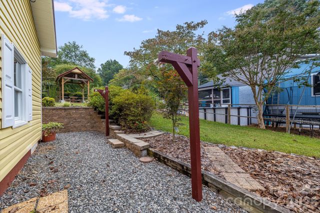 53 Armstrong Road, Etowah, NC 28729