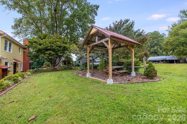 53 Armstrong Road, Etowah, NC 28729