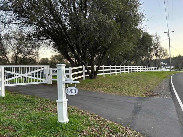 1900 Deer Valley Rd, Rescue, CA 95672