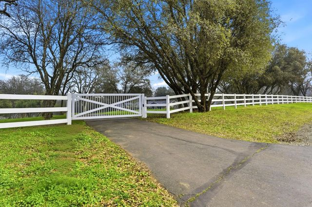 1900 Deer Valley Rd, Rescue, CA 95672