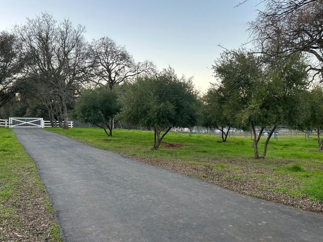 1900 Deer Valley Rd, Rescue, CA 95672