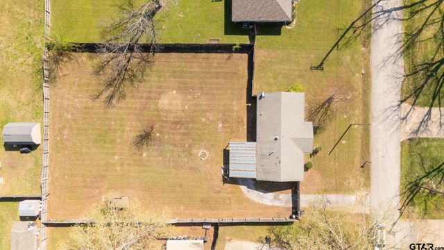 301 Walnut, Chandler, TX 75758