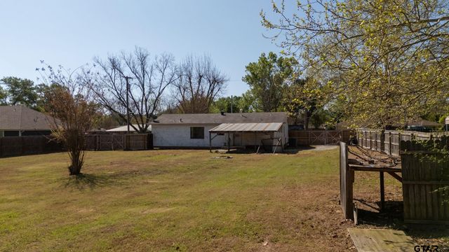 301 Walnut, Chandler, TX 75758