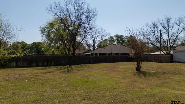 301 Walnut, Chandler, TX 75758