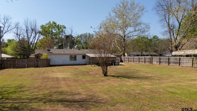 301 Walnut, Chandler, TX 75758